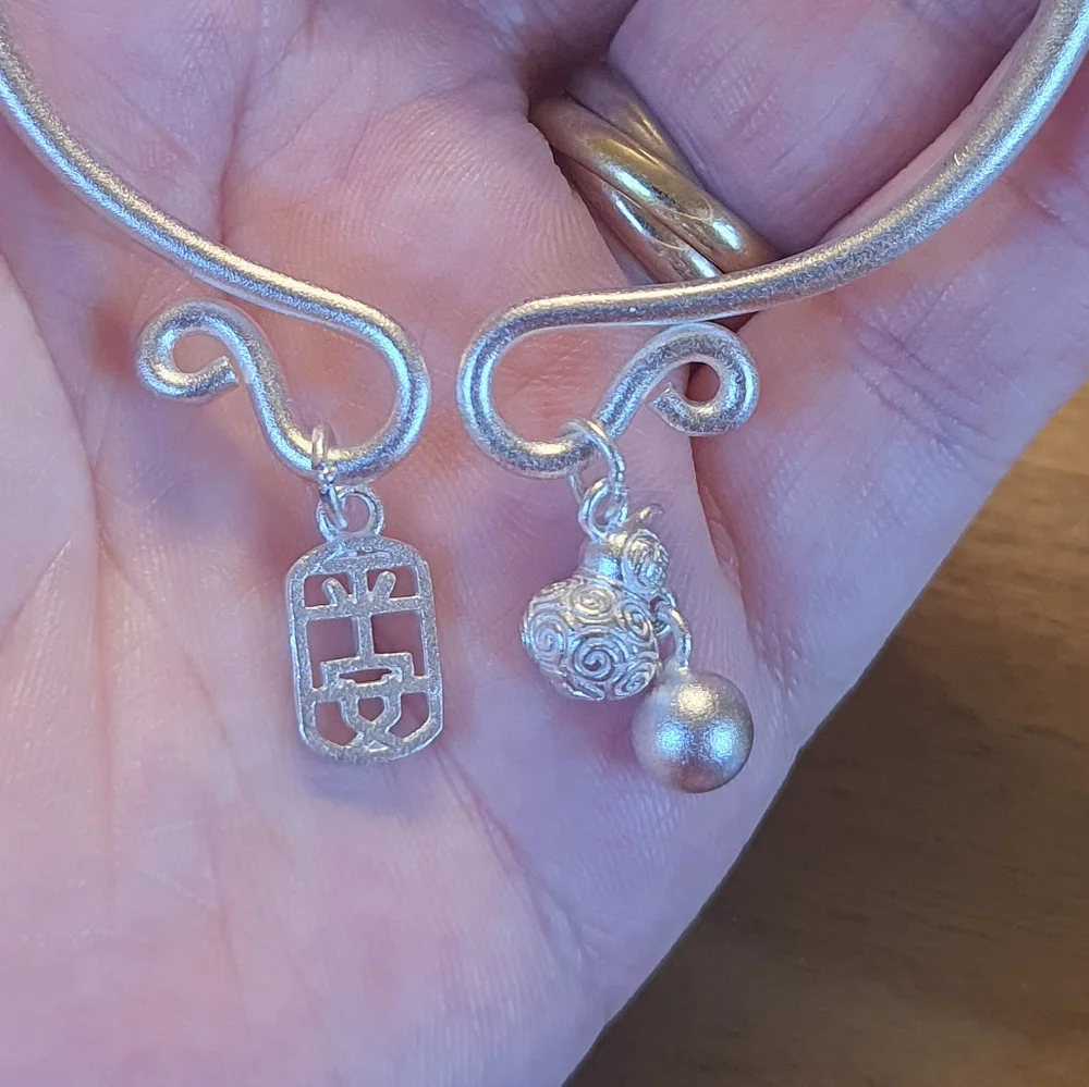 Solid 999 Sterling Silver Chinese Characteristic and Hulu Bangle Bracelet - Picture 3 of 4